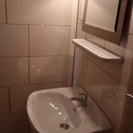 Art Ddr Eig Bad Dir Im Zim, 3 Og, Treppensteigen Kein Fruehhstück Keine Kueche Nur Uebernachtung Parkpl, Wifi, Blankenb 3*