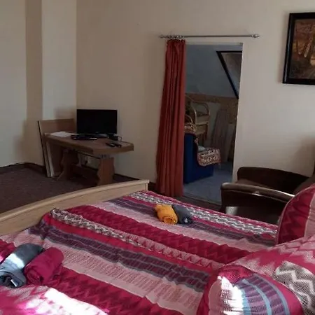 Pensión Art Ddr Eig Bad Dir Im Zim, 3 Og, Treppensteigen Kein Fruehhstück Keine Kueche Nur Uebernachtung Parkpl, Wifi, Blankenb 3*